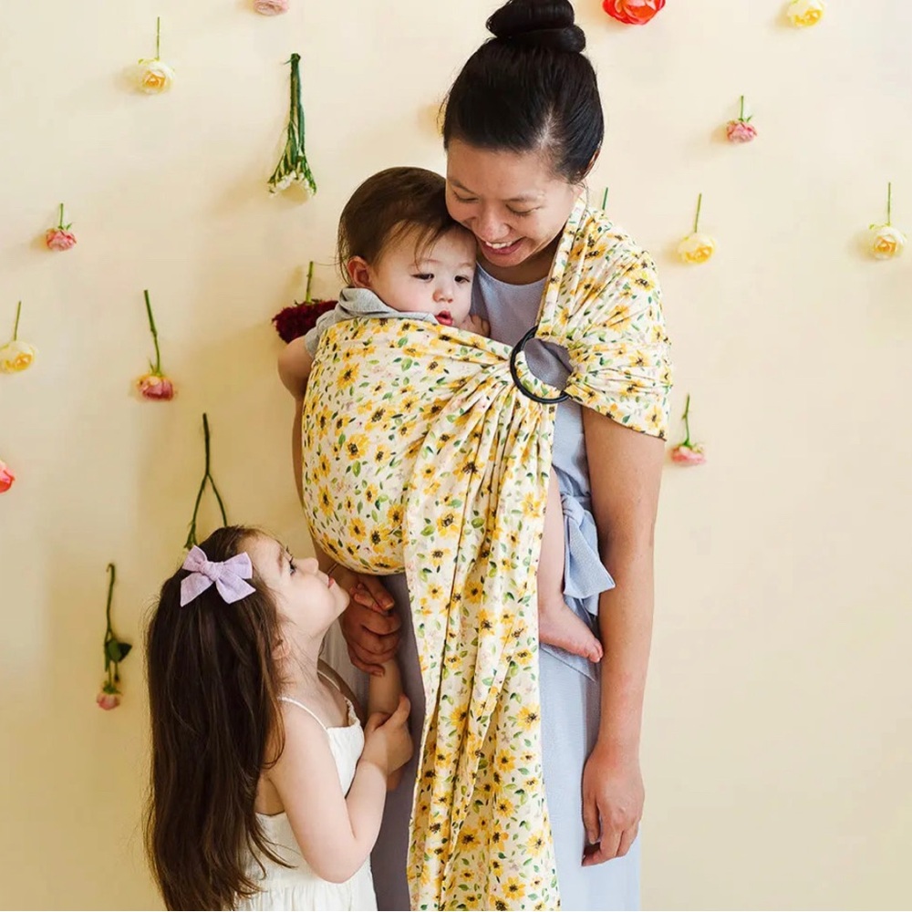 NWOT Hope & Plum Sunflower Ring Sling